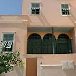 Seaside Neoclassical In Vaporia Appartamento