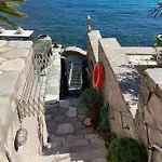 Seaside Neoclassical In Vaporia