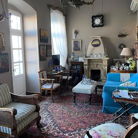 Seaside Neoclassical In Vaporia إرموبولّي