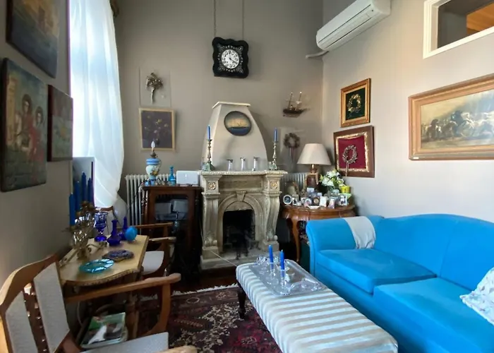 Seaside Neoclassical In Vaporia