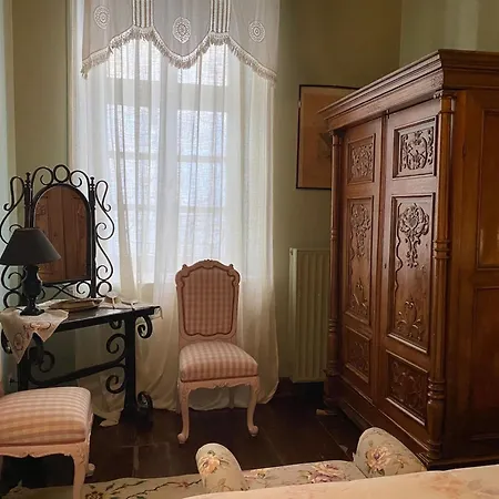 Seaside Neoclassical In Vaporia *