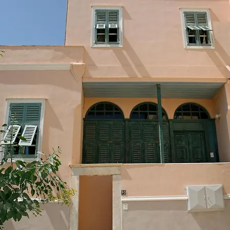 Seaside Neoclassical In Vaporia דירה