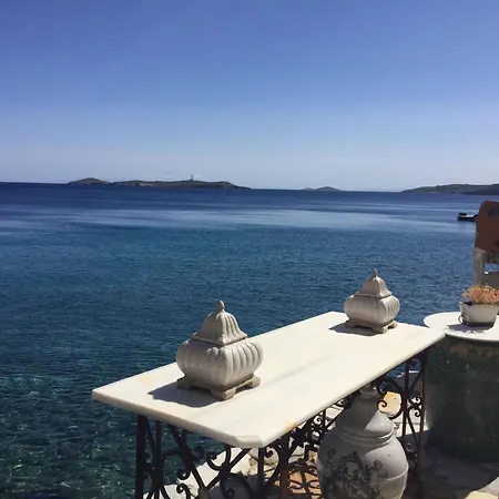 Seaside Neoclassical In Vaporia Διαμέρισμα *