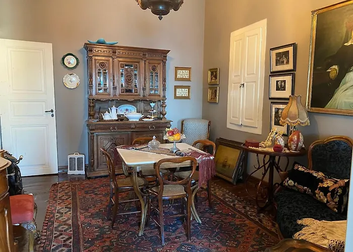 Seaside Neoclassical In Vaporia Appartement